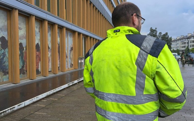 « Avec son sabre, il m&rsquo;a menacé et traité de poucave » : la colère d&rsquo;un agent de la Ville de Rennes