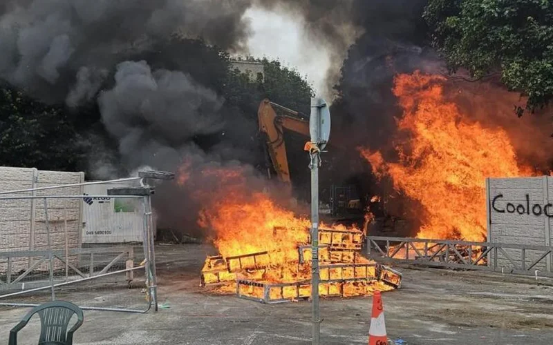 Irlande : la population incendie un centre destiné à l&rsquo;implantation de 500 migrants clandestins