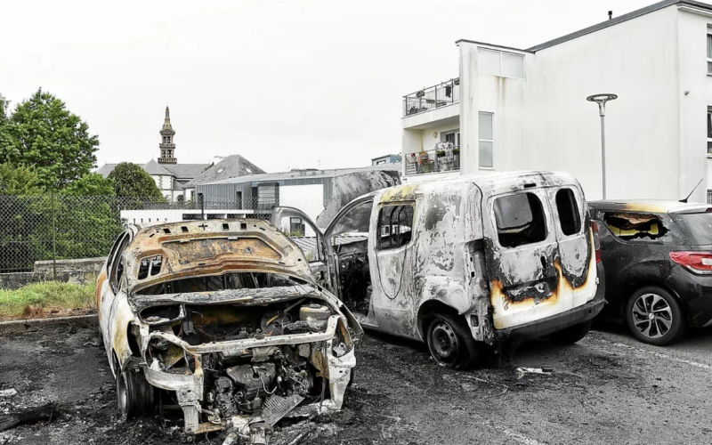 À Brest, quatre voitures brûlées dans la nuit de lundi à mardi dans le quartier « habituellement calme » de Saint-Pierre