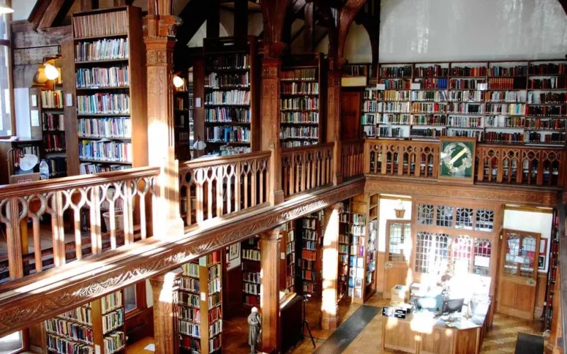 Pays de Galles : les bibliothécaires devront adopter le plan de lutte contre « l&rsquo;identité blanche » de la gauche gouvernementale