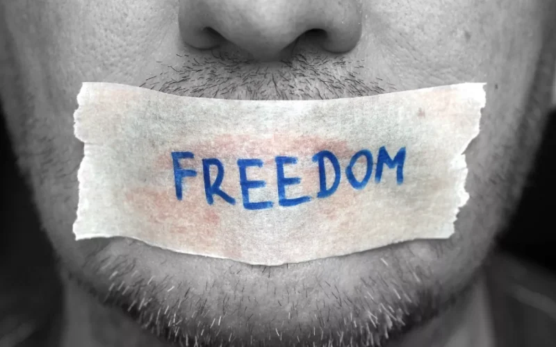 Irlande : sous la pression des nationalistes, le gouvernement abandonne son projet de lois de censure pro-immigration