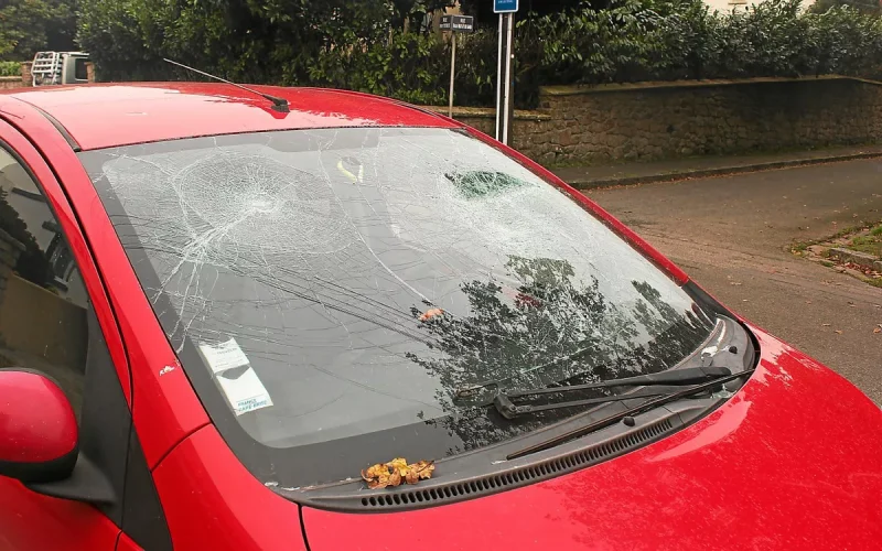 Brest : suite à une « boutade », il défonce 2 voitures à la batte de baseball après une course poursuite (un blessé)