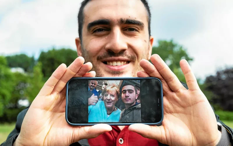 Le Syrien du selfie avec Merkel veut rester en Allemagne