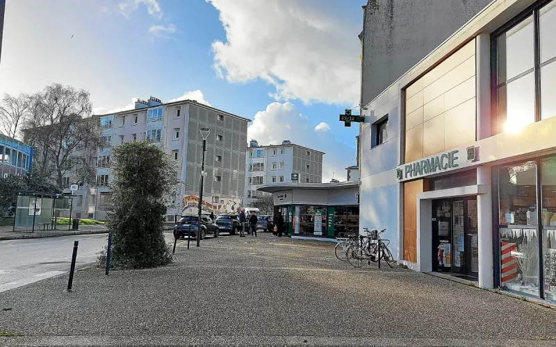 « Soignez-moi, soignez-moi, je perds du sang » : à Brest, un jeune homme blessé au couteau à Kerangoff