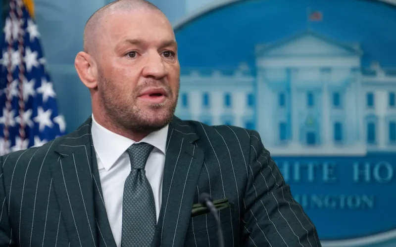 « Les Irlandais deviennent une minorité, il n&rsquo;y aura plus de patrie ! » : à Washington, Conor McGregor officialise son rapprochement avec Trump sur fond de campagne présidentielle