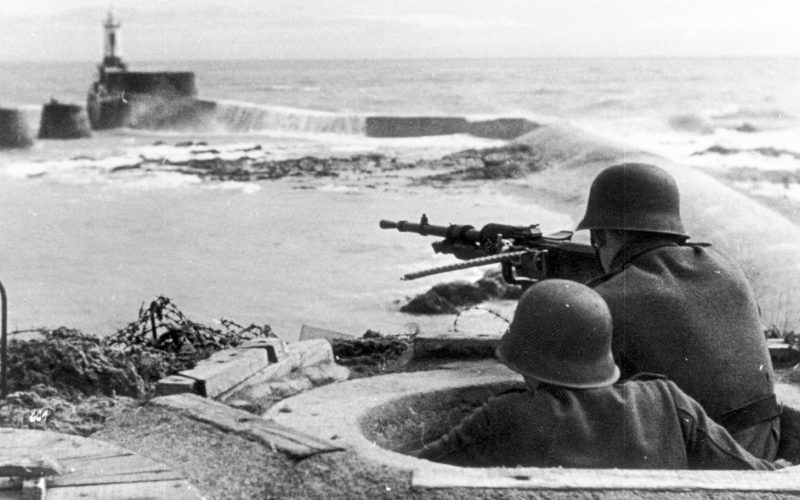 Les remparts de l’Atlantique : à Lorient et Saint-Nazaire, la ténacité germanique jusqu&rsquo;au 11 mai 1945