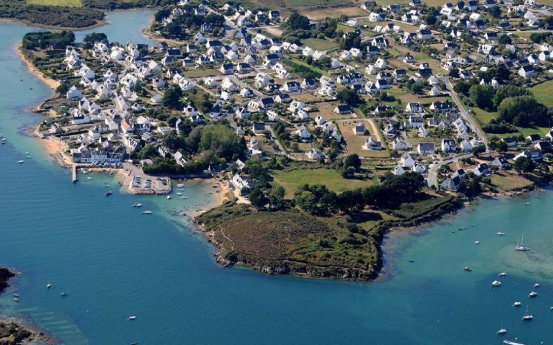 Cap-Sizun : la surtaxe sur les résidences secondaires entraînent les menaces et insultes des Français, des maires portent plainte