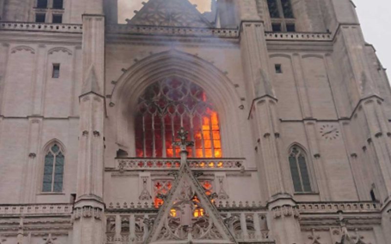 Nantes : après avoir été incendiée par un migrant rwandais, la cathédrale s&rsquo;apprête à rouvrir ses portes