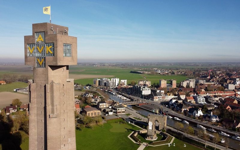 Belgique : l&rsquo;IJzertoren, symbole du sacrifice flamand par le régime francophone belge lors de la 1ère Guerre Mondiale menacée par la gauche