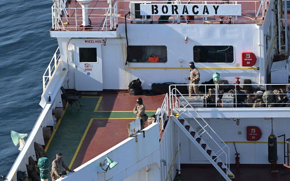 L’arraisonnement d’un navire Russe au large de la Bretagne pose la question de la souveraineté bretonne dans ses eaux territoriales (Éditorial)