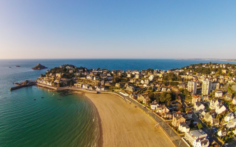 Pléneuf-Val-André (4 000 habitants) : 90 caméras pour protéger 3 138 résidences secondaires