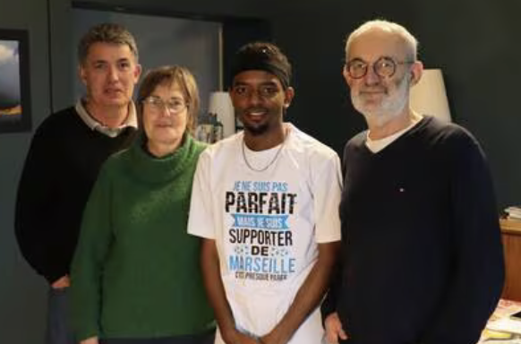 Saint-Brieuc : Aliou Sow, clandestin de Guinée hébergé par des militants d&rsquo;extrême-gauche, exige son « permis de séjour »