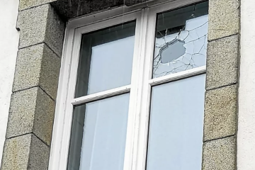 Douarnenez : l&rsquo;extrême-gauche antifa célèbre le lynchage de Quentin Deranque en dégradant des habitations au hasard