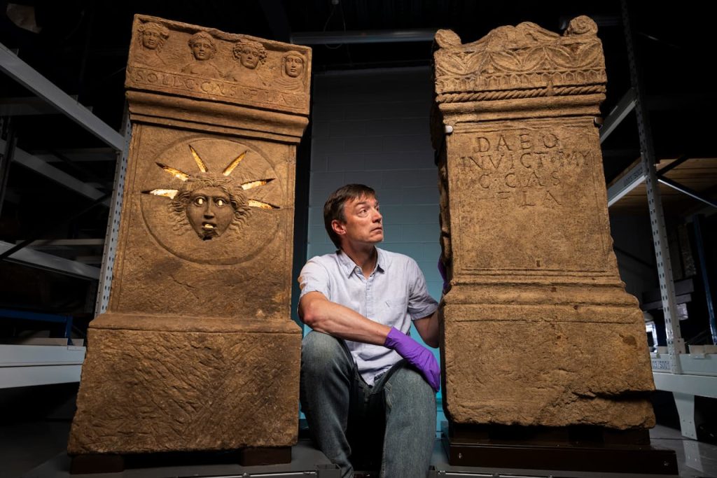 Deux autels de Mithra redéfinissent la présence impériale sur l&rsquo;île de Bretagne