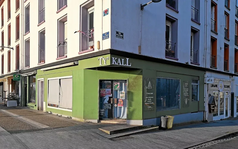 Brest : 3 policiers blessés au couteau en marge d&rsquo;une rixe dans un bar, un homme interpellé