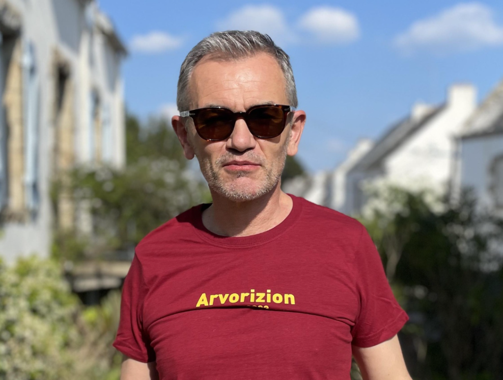 Carnac : le maire Olivier Lepick battu suite au scandale de la destruction de 38 menhirs pour construire un « Monsieur Bricolage »