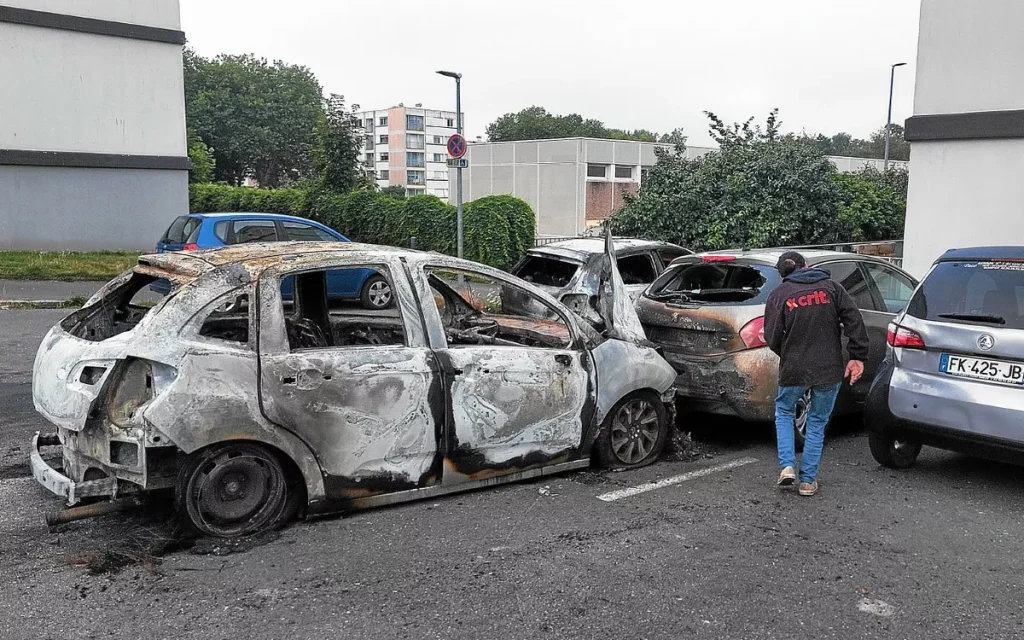 Brest : trois voitures détruites par les flammes et une quatrième endommagée dans le quartier multiculturel de Bellevue
