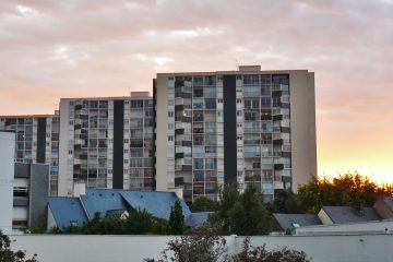 Vannes : des tirs de mortiers d’artifice déclenchent un incendie dans le quartier multiculturel de Menimur