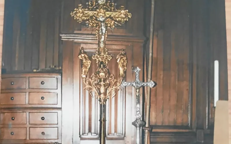Ploudalmézeau : une croix de procession volée en plein jour dans l’église