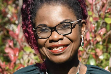 « On a pas besoin de parler gaélique » : une militante antiraciste d&rsquo;origine nigériane en charge de la politique d&rsquo;intégration irlandaise appelle à supprimer l&rsquo;enseignement du gaélique pour faciliter l&rsquo;installation des migrants