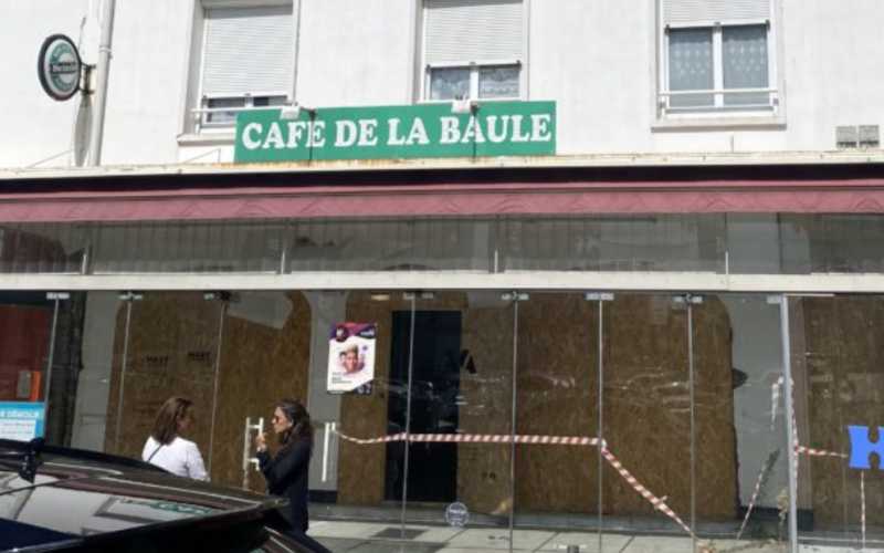 Saint-Nazaire : pas d&rsquo;alcool dans l&rsquo;ancien café de la Baule du centre-ville. Les nouveaux propriétaires Mohammed Benabdallah et Karim Mokrane vantent un lieu pour « se retrouver en famille »
