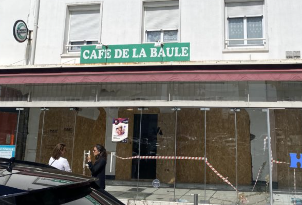 Saint-Nazaire : pas d&rsquo;alcool dans l&rsquo;ancien café de la Baule du centre-ville. Les nouveaux propriétaires Mohammed Benabdallah et Karim Mokrane vantent un lieu pour « se retrouver en famille »