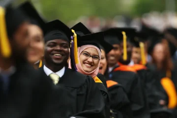 Royaume-Uni : les Blancs minoritaires dans 1 université sur 5, les bourses interdites aux Blancs des classes populaires sous le feu des critiques