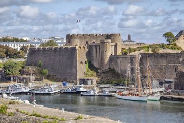 Un Comorien en situation irrégulière maintenu en détention à Brest pour viol et agression sexuelle sur une fillette de 8 ans