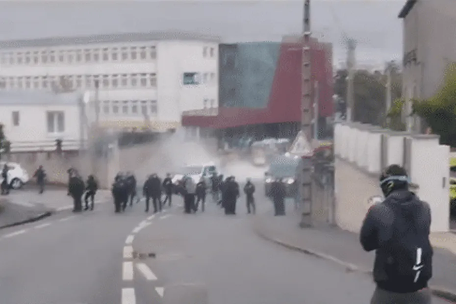 Brest : Voiture incendiée, personnels blessés aux abords du lycée de Kerichen, dans le quartier multiculturel de l&rsquo;Europe